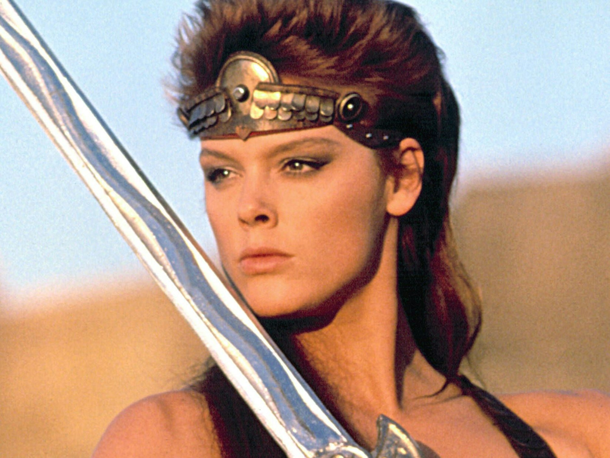 Als Kriegerin „Red Sonja“ (1985, Bild) degradierte die damals 22-jährige Brigitte Nielsen ihren Filmpartner Arnold Schwarzenegger zum Sidekick.