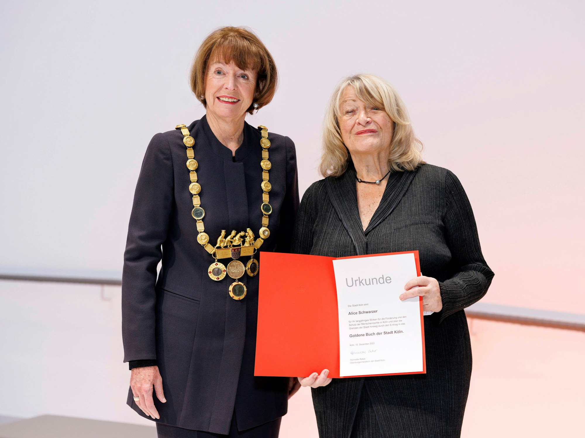Kölns Oberbürgermeisterin Henriette Reker und Journalistin Alice Schwarzer.