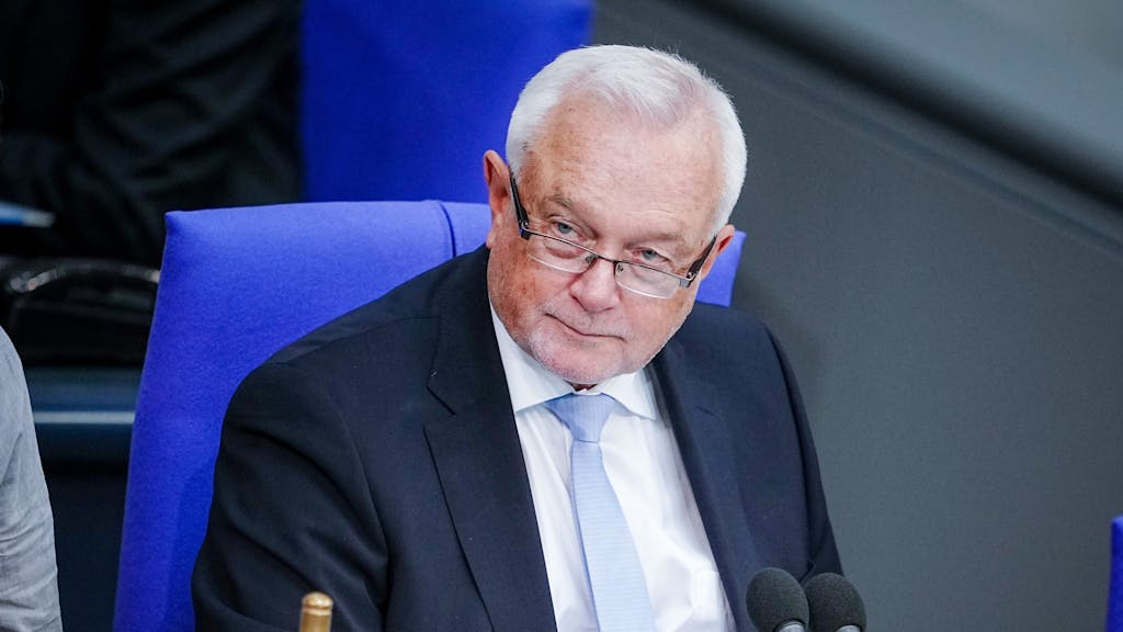 Wolfgang Kubicki (FDP), Bundestagsvizepräsident, nimmt an der Sitzung des Bundestags zum Auftakt der Haushaltswoche im Parlament teil, hier im Mai 2022 in Berlin.