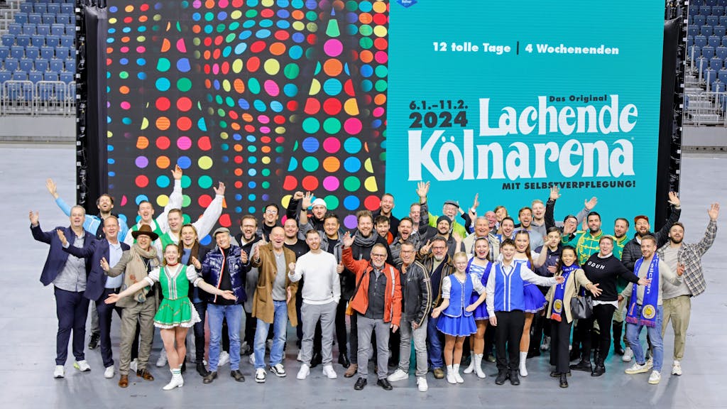 „Lachende Kölnarena“: Foto mit Bands und Tanzgruppen.