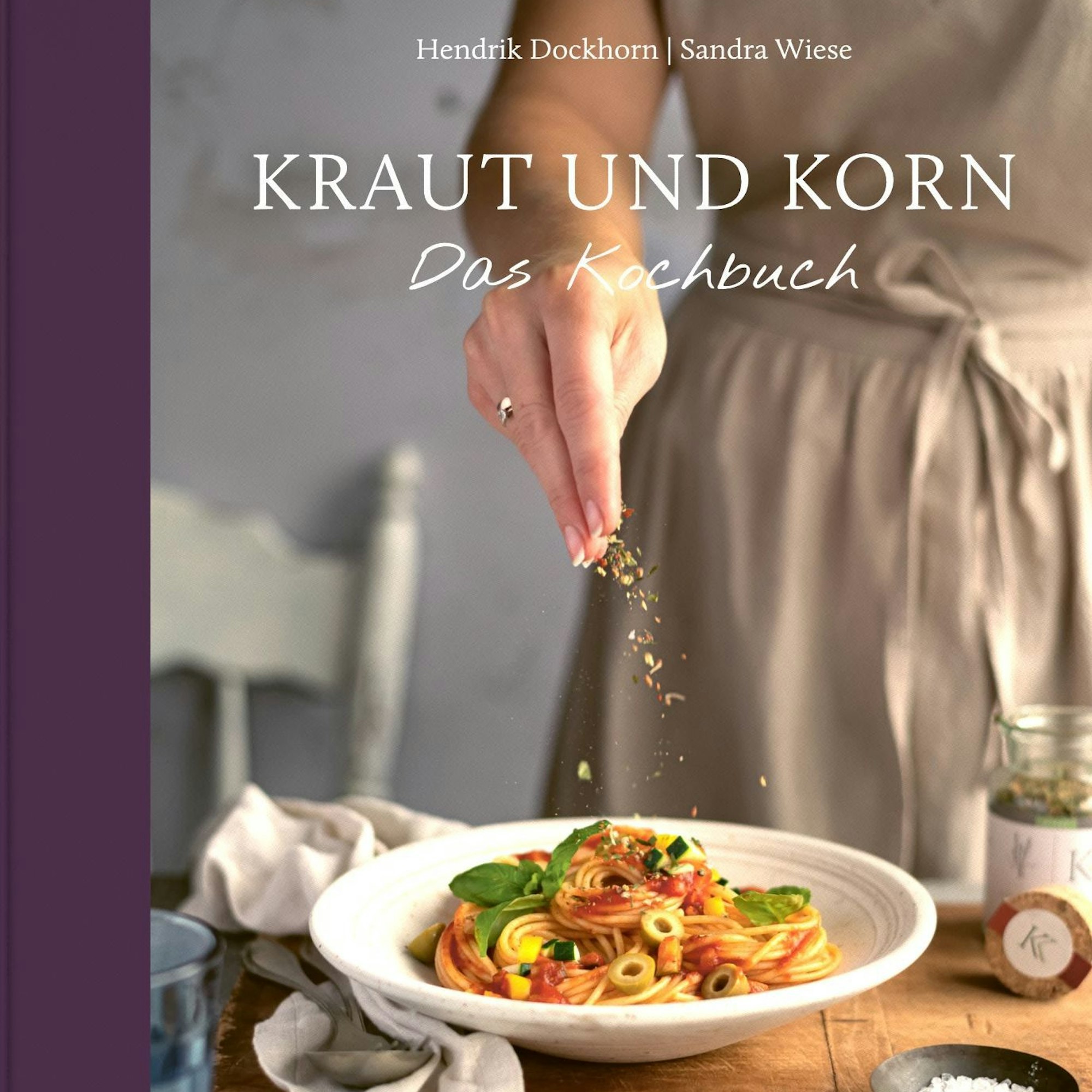 Cover von „Kraut und Korn. Das Kochbuch“, erschienen im Regionalia-Verlag, Daun, 2023.