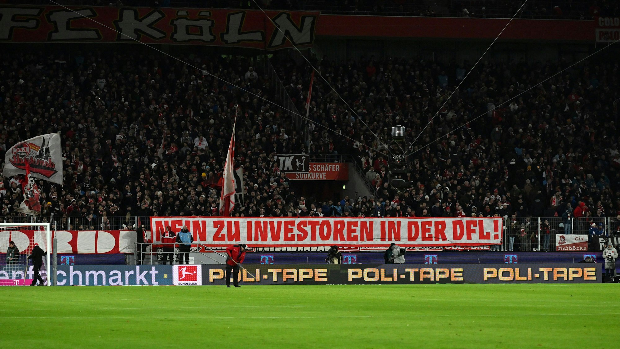 Protest der Kölner Fans gegen Investoren in der DFL