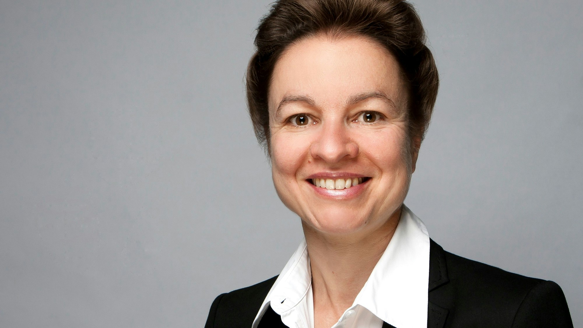 Porträt Stephanie Stock, Leiterin des Instituts für Gesundheitsökonomie und Klinische Epidemiologie an der Uniklinik Köln