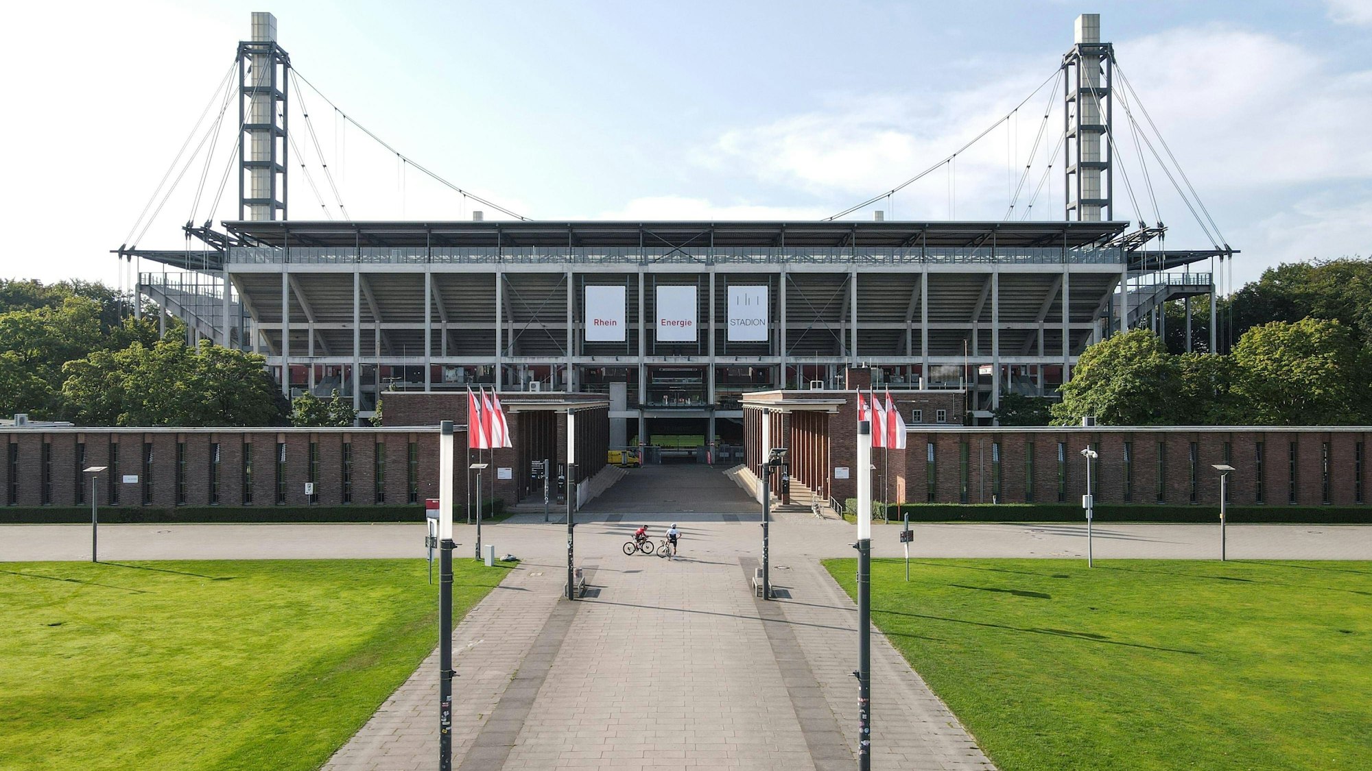 Auch im Kölner Rhein-Energie-Stadion Cologne finden Spielen der Fußball-EM 2024 statt.