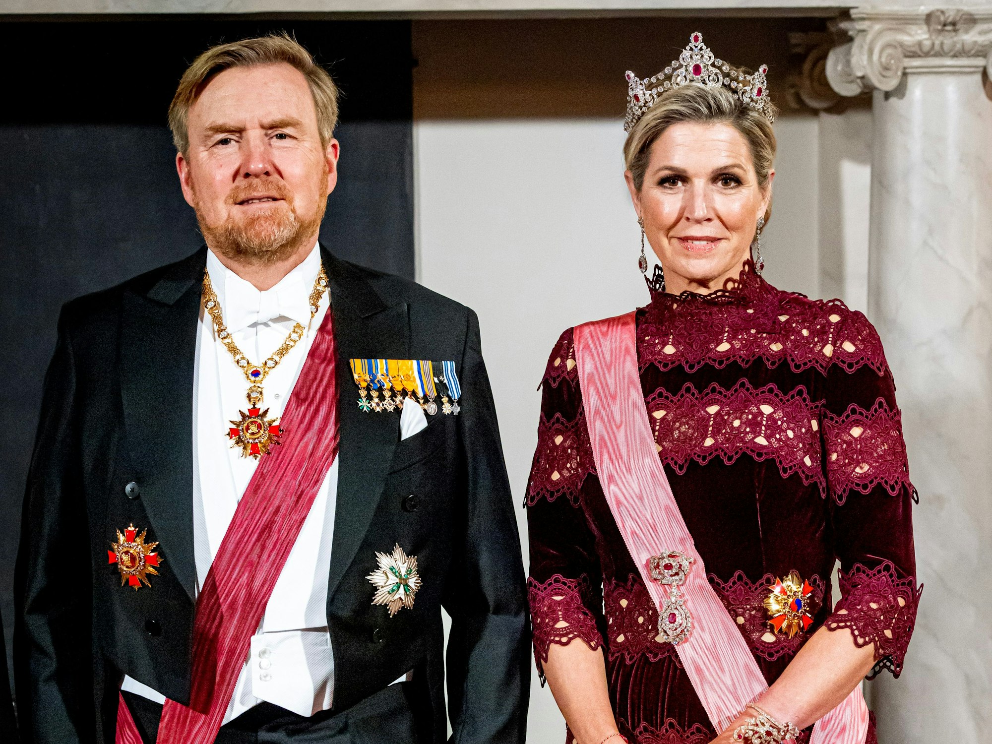 König Willem-Alexander und Königin Maxima vor dem Staatsbankett im Königlichen Palast in Amsterdam.