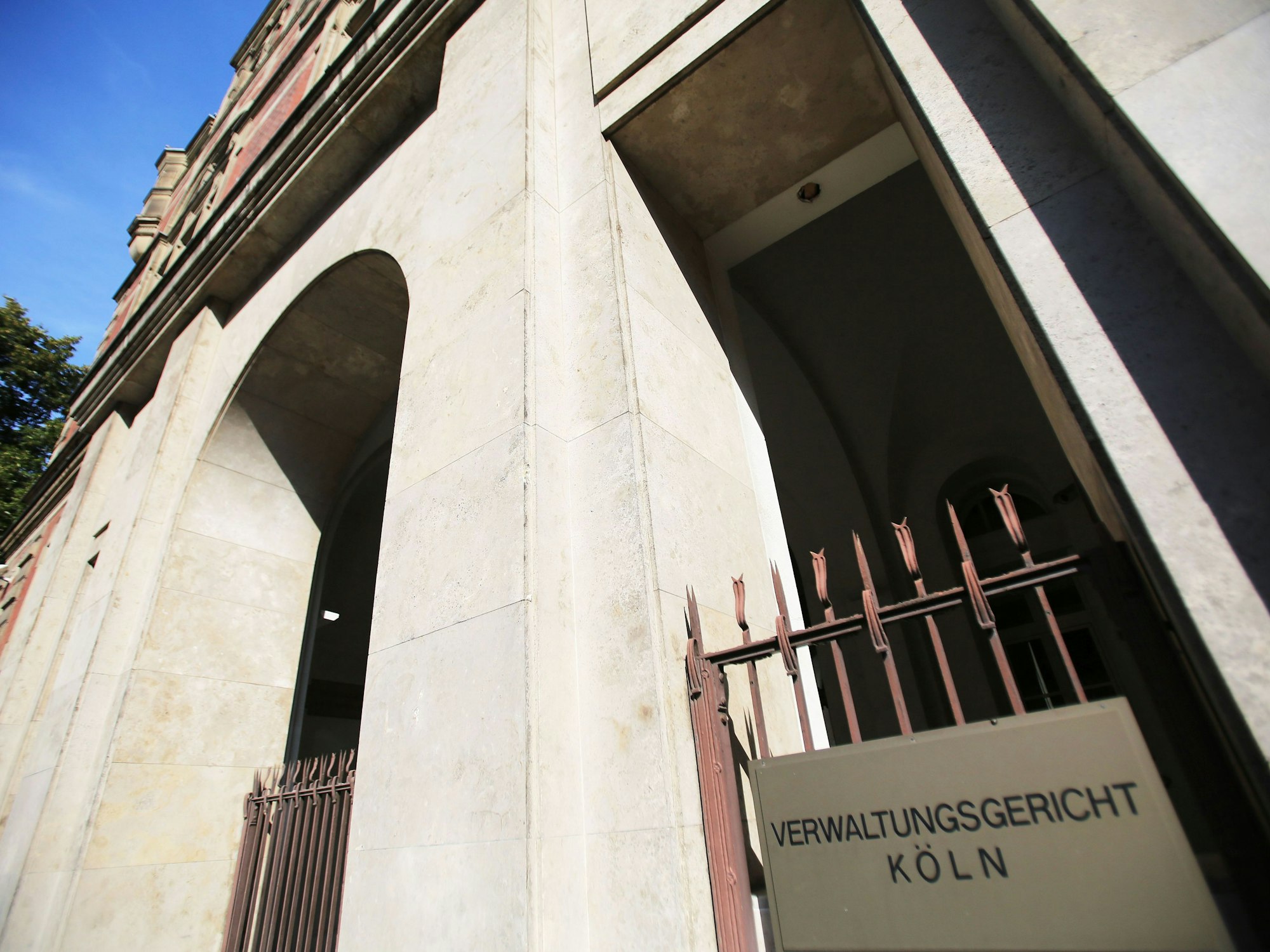 Der Eingangsbereich zum Verwaltungsgericht in Köln.