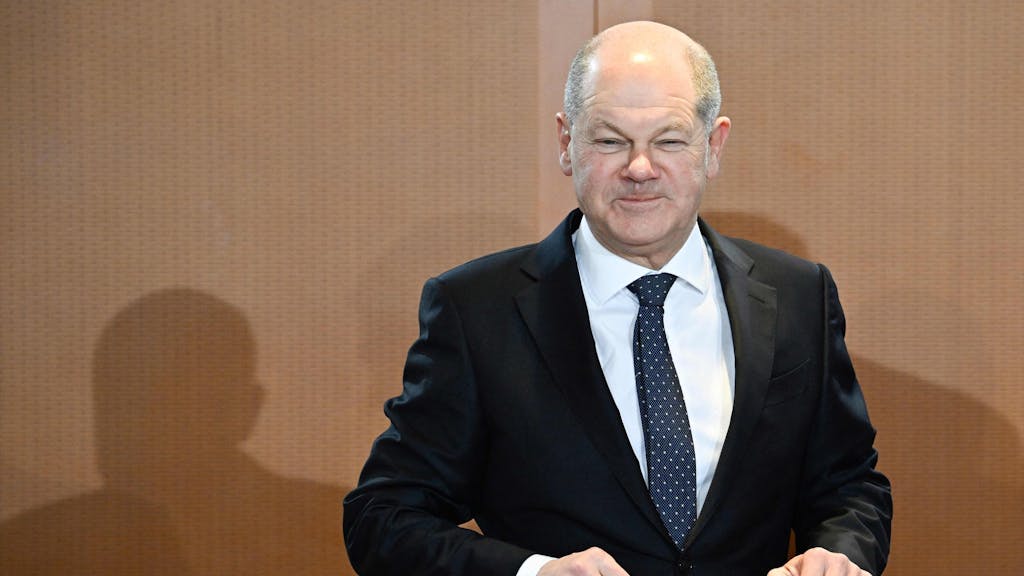 Bundeskanzler Scholz kündigte am 13. Dezember 2023 an, die Schuldenbremse im kommenden Jahr 2024 nicht auszusetzen.