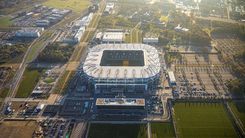 Das Stadion im Borussia-Park aus der Luftansicht.