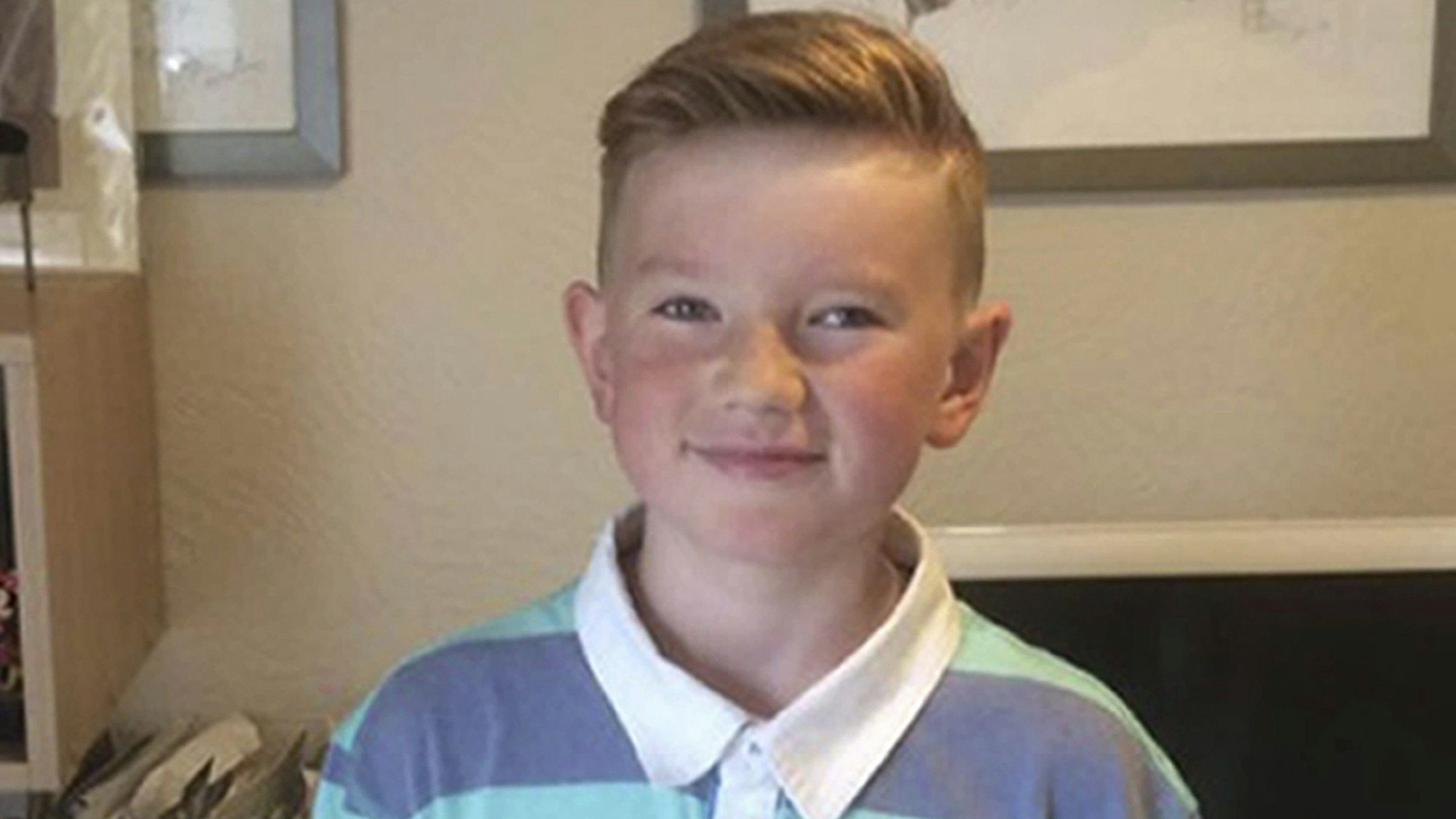 Der seit sechs Jahren vermisste Junge auf einer undatierten Aufnahme, die von der Polizei in Manchester veröffentlicht wurde.