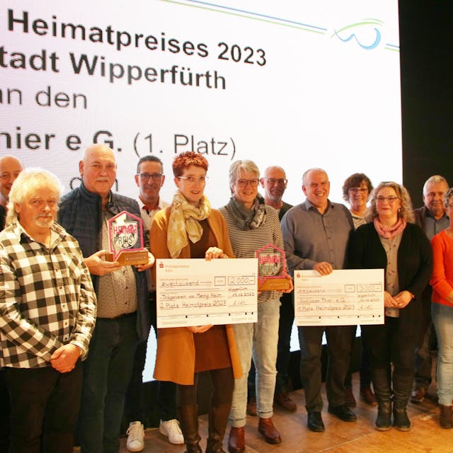 Bürgermeisterin Anne Loth (r.) mit den Preisträgern des Bürgerpreises der Hansestadt Wipperfürth.