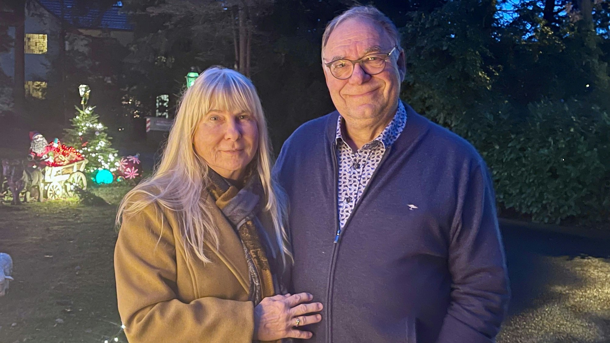 Barbara und Claus Baumgart verwandeln jedes Jahr den Park ihrer Villa Boge in Eitorf ins Weihnachtswunderland.