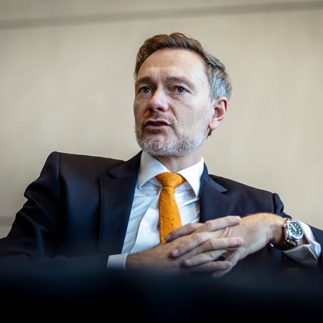 Christian Lindner (FDP), Bundesminister der Finanzen, aufgenommen waehrend eines Interviews im Abgeordnetenrestaurant des Reichstags. 