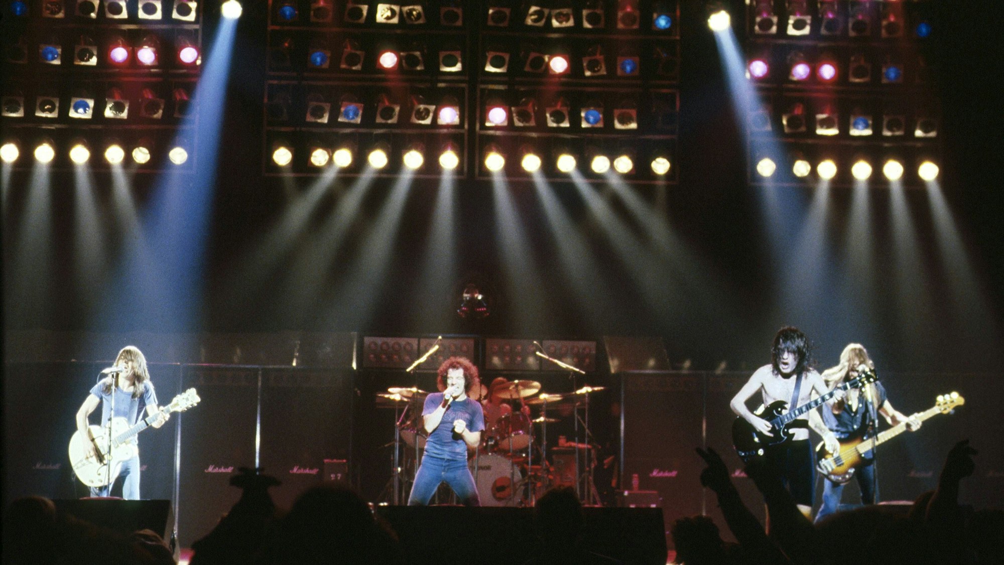 AC/DC bei einem Auftritt im Jahr 1980.