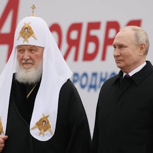 Patriarch Kirill zusammen mit Kremlchef Wladimir Putin im November. Das russische Kirchenoberhaupt gilt als glühender Unterstützer des Kriegs gegen die Ukraine.