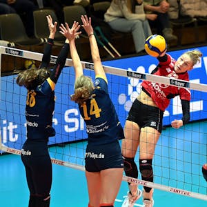 16.12.2023, Volleyball-Bayer Volleys-DSHS Köln

rechts: Laurine Vinkesteijn (Bayer)

Foto: Uli Herhaus