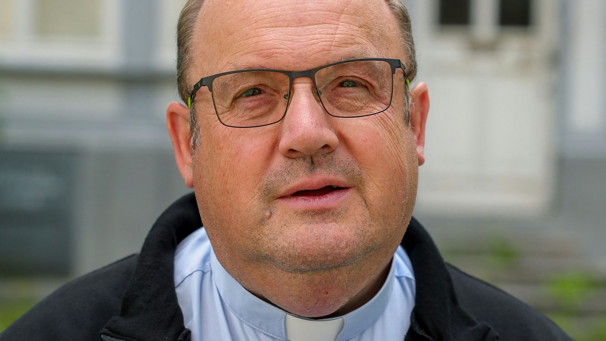 Herbert Ullmann, Pfarrer von Mettmann, wurde noch in diesem Sommer im Erzbistum Köln für die Segnung homosexueller Paare abgemahnt. Über die Entscheidung des Vatikans herrscht Freude in Mettmann. (Archivbild)