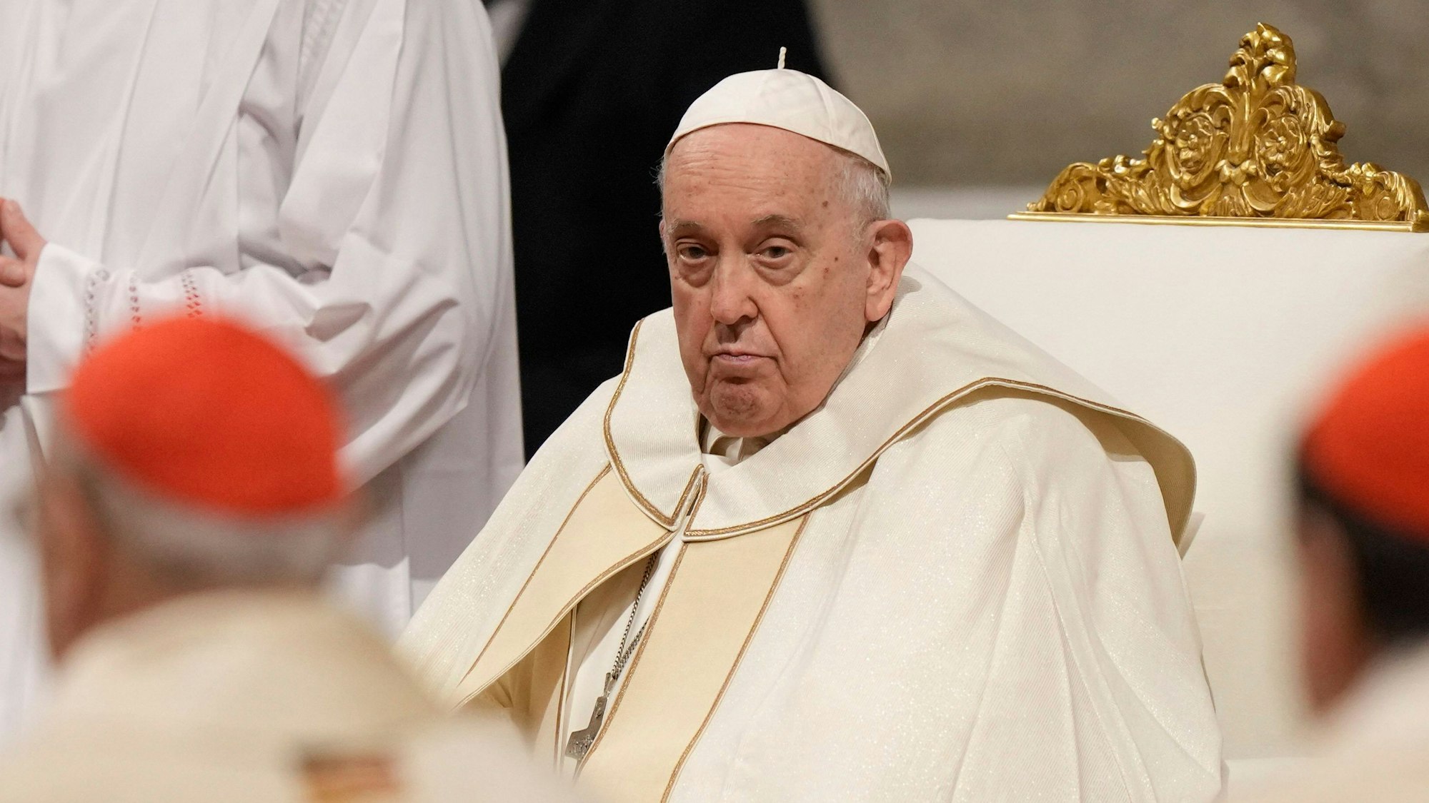 Papst Franziskus nimmt an einer Messe für die Jungfrau Maria von Guadalupe im Petersdom teil.