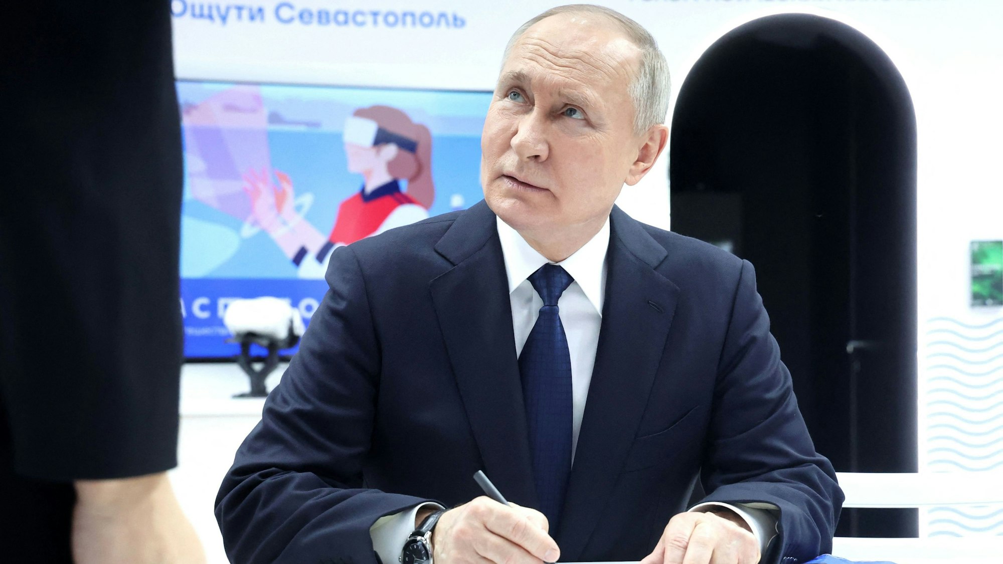 Der russische Präsident Wladimir Putin besucht am 17. Dezember eine vor dem Parteitag von „Einiges Russland“ in Moskau am 17. Dezember 2023.