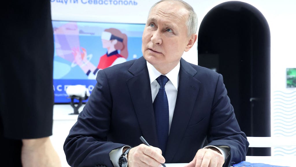 Der russische Präsident Wladimir Putin besucht am 17. Dezember eine vor dem Parteitag von „Einiges Russland“ in Moskau am 17. Dezember 2023.