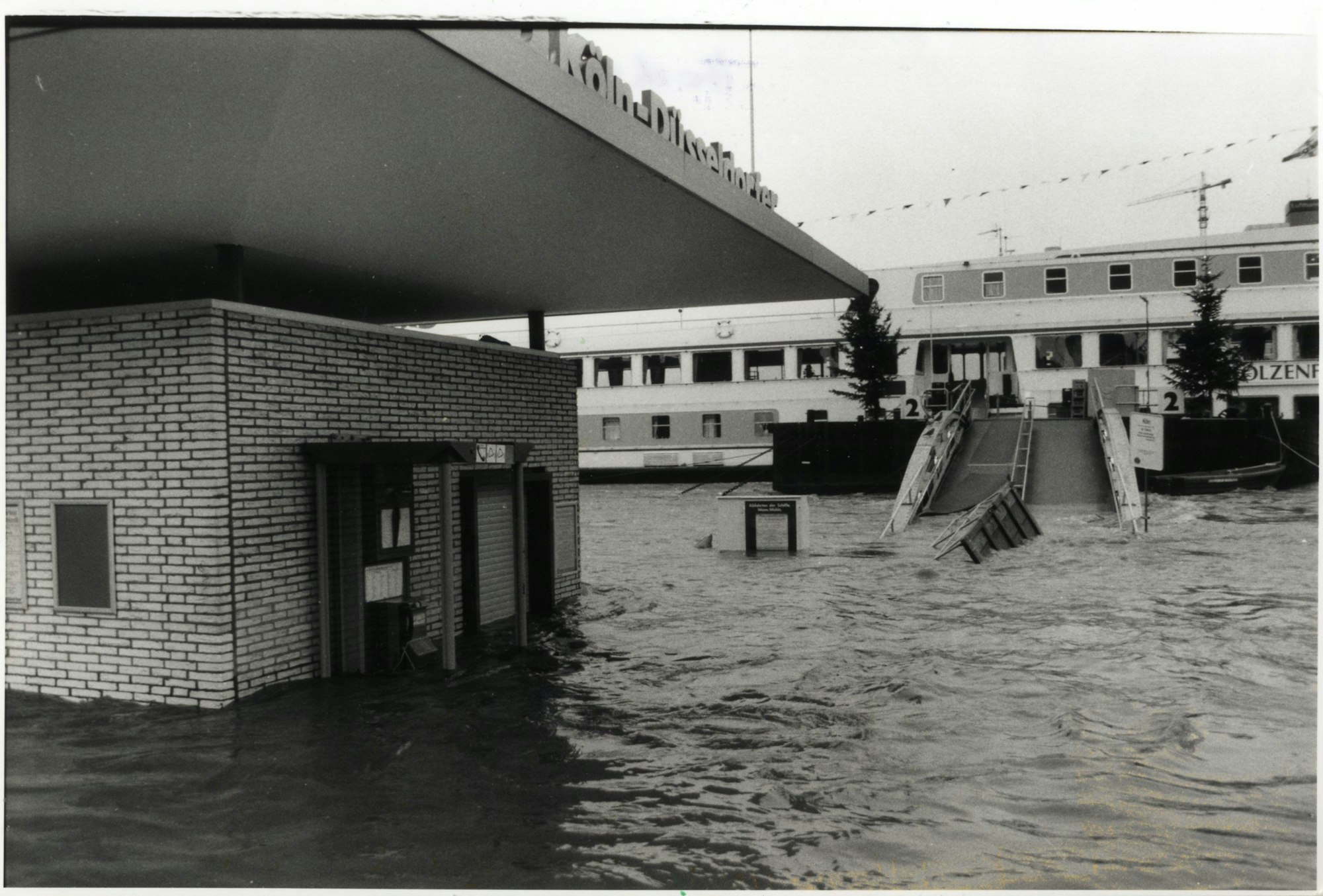 Überflutete KD-Anlegestelle