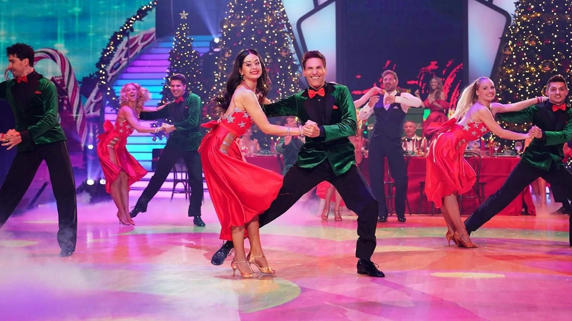 Szene der RTL-Sendung „Let's dance“, die an Weihnachten als Spezialausgabe erscheint.
