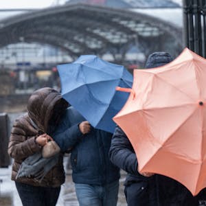 Köln: Das Wetter ist regnerisch und windig. Foto: Uwe Weiser