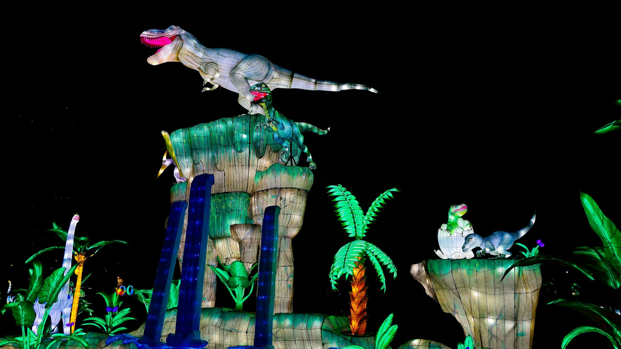Ein Highlight der China Lights: der Dinosaurier