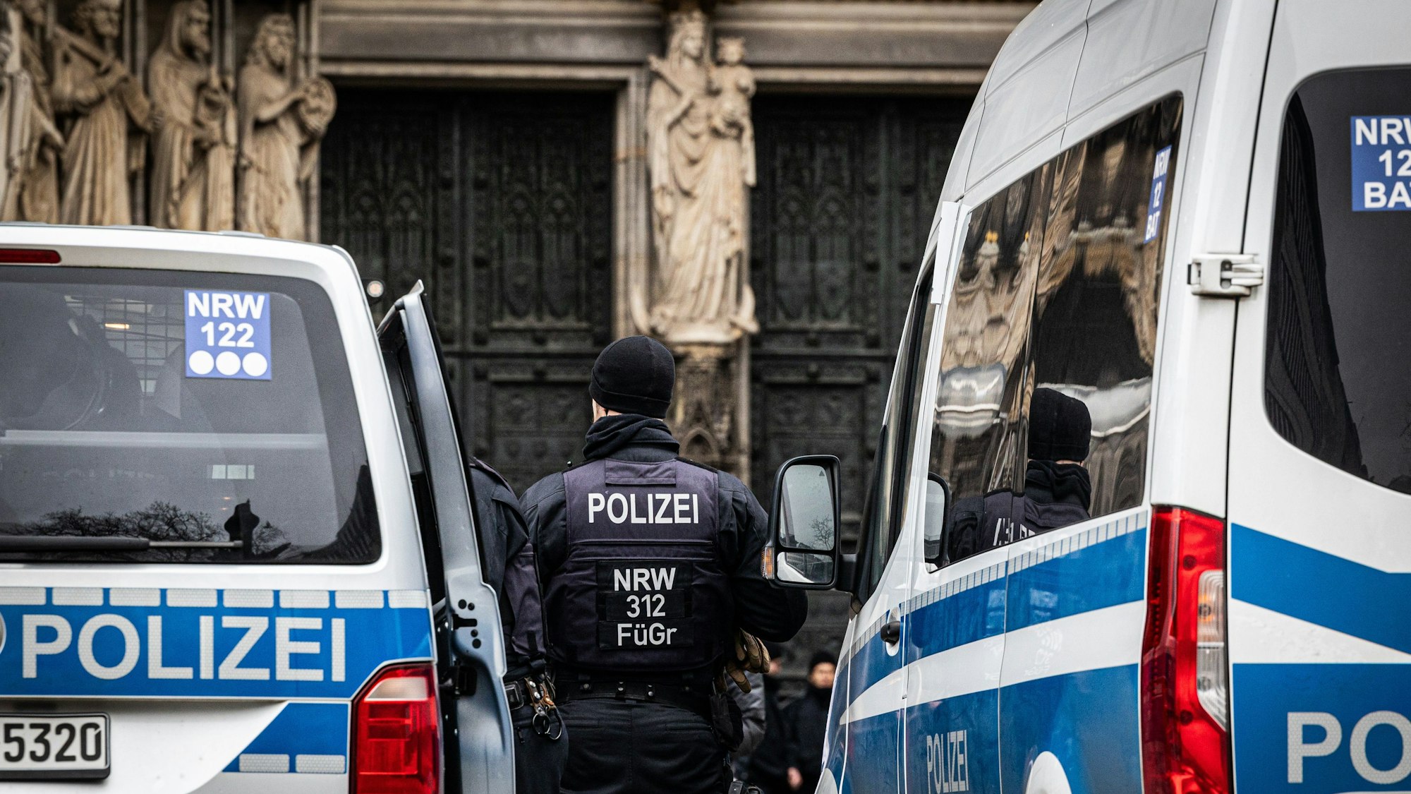 Polizeiaufgebot am Kölner Dom.