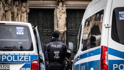 Polizeiaufgebot am Kölner Dom.