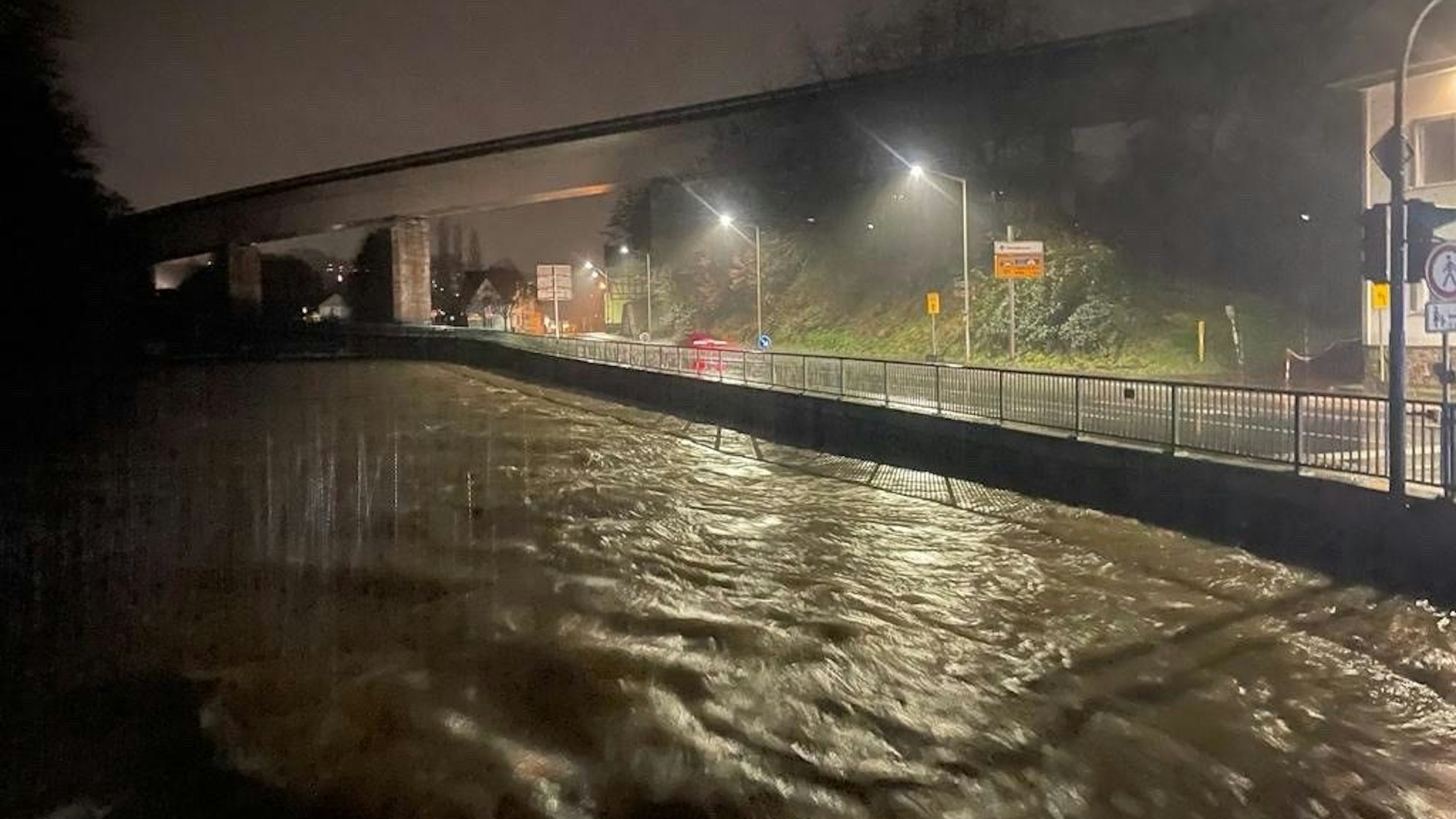 Hochwasser der Agger an Heiligabend in Gummersbach.