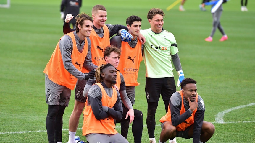 Borussia-Spieler posieren für ein Foto.