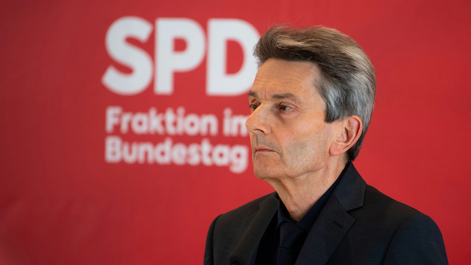 Rolf Mützenich ist Vorsitzender der SPD-Bundestagsfraktion. Im Interview spricht der SPD-Politiker über die Turbulenzen in der Ampel, das Erstarken der AfD und Russlands Krieg gegen die Ukraine. (Archivbild)