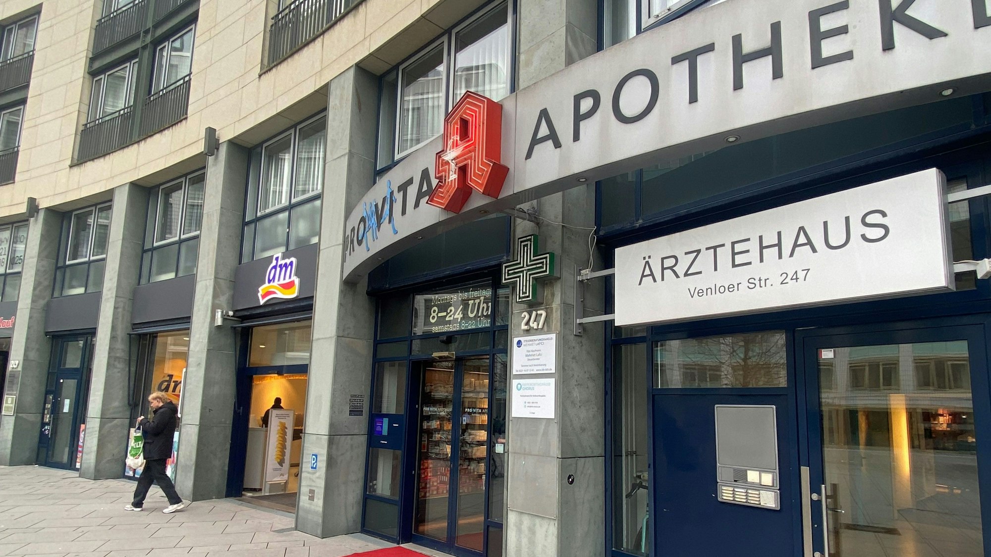 Die „Pro Vita Apotheke“ an der Venloer Straße