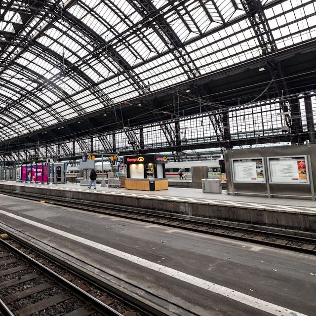 Anblick des leeren Kölner Hauptbahnhofs