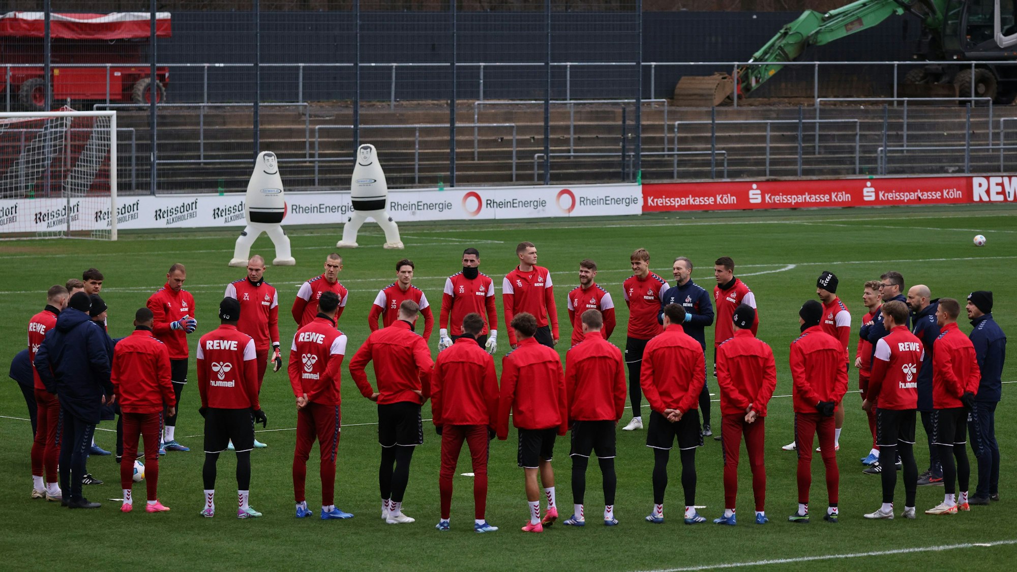 Die Mannschaft des 1. FC Köln beim Training am 19. Dezember 2023.