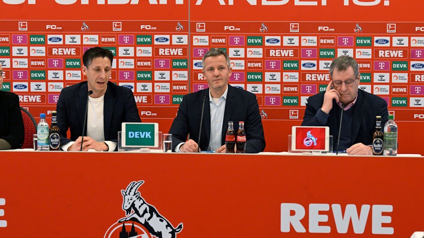 Christian Keller (l-r), Geschäftsführer 1. FC Köln, Kaufmännischer Geschäftsführer 1. FC Köln, und Werner Wolf, Präsident 1. FC Köln, sprechen auf einer Pressekonferenz am Geißbockheim.