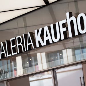 Der Schriftzug Galeria Kaufhof ist an einer Filiale der Warenhauskette Galeria Karstadt Kaufhof angebracht.&nbsp;