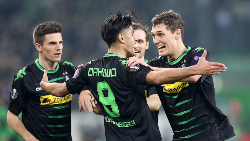 Spieler von Borussia Mönchengladbach bejubeln einen Treffer in der Europa League.