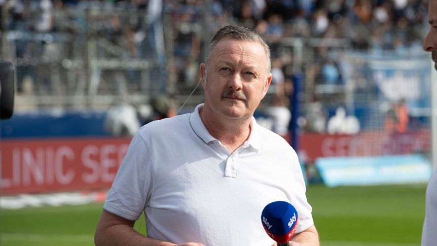 Sport-Geschäftsführer von Borussia Mönchengladbach vor einem Sky-Interview.