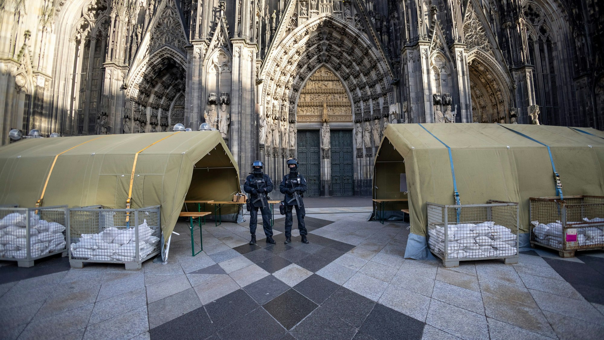 In Köln läuft zum Jahreswechsel ein Großeinsatz. Über 1000 Polizistinnen und Polizisten sind im Einsatz.