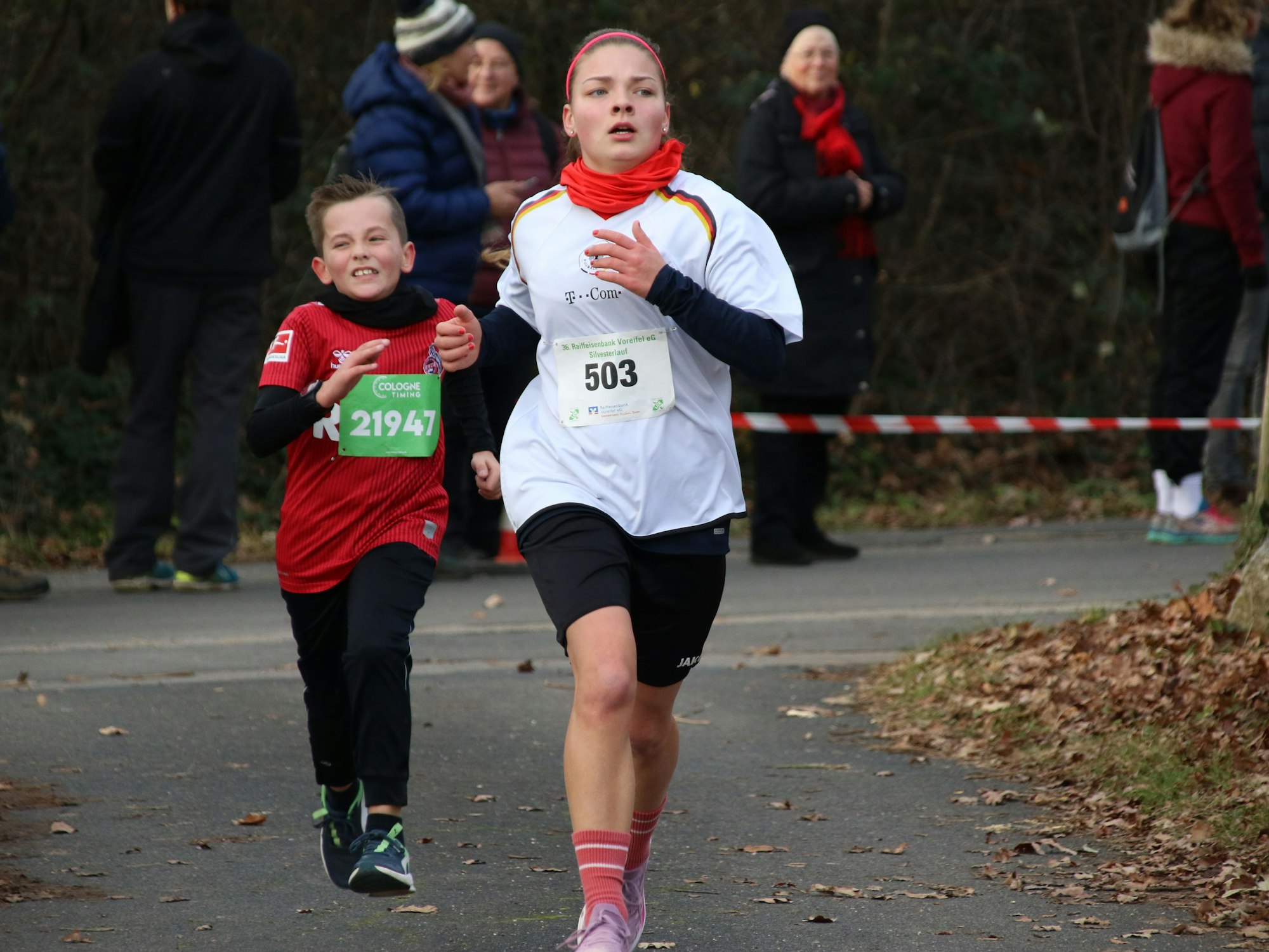 Das Bild zeigt Emilia Thönneßen während des Laufs.