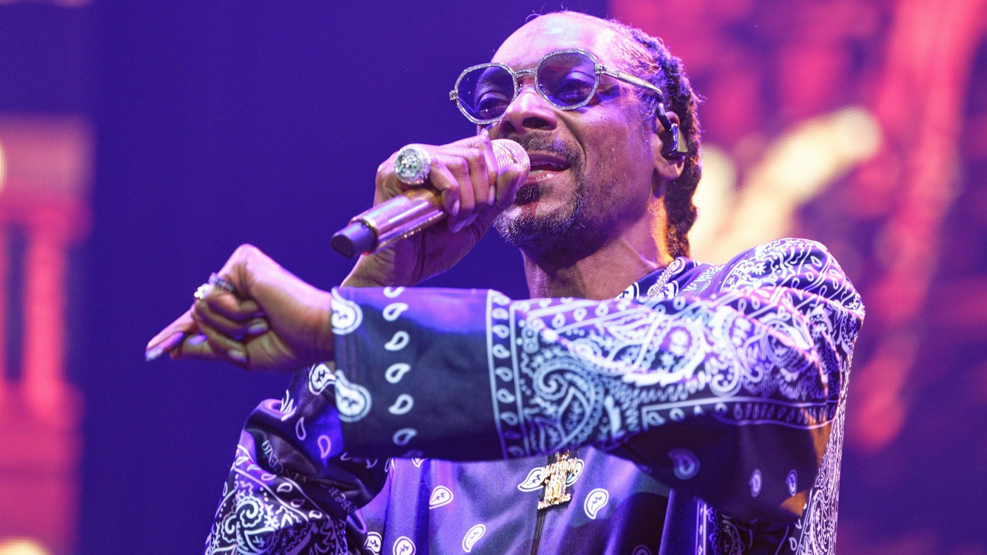US-Rapper Snoop Dogg, hier bei seinem Auftritt in der Kölner Lanxess-Arena, wird die Olympischen Spiele kommentieren. (Archivbild)