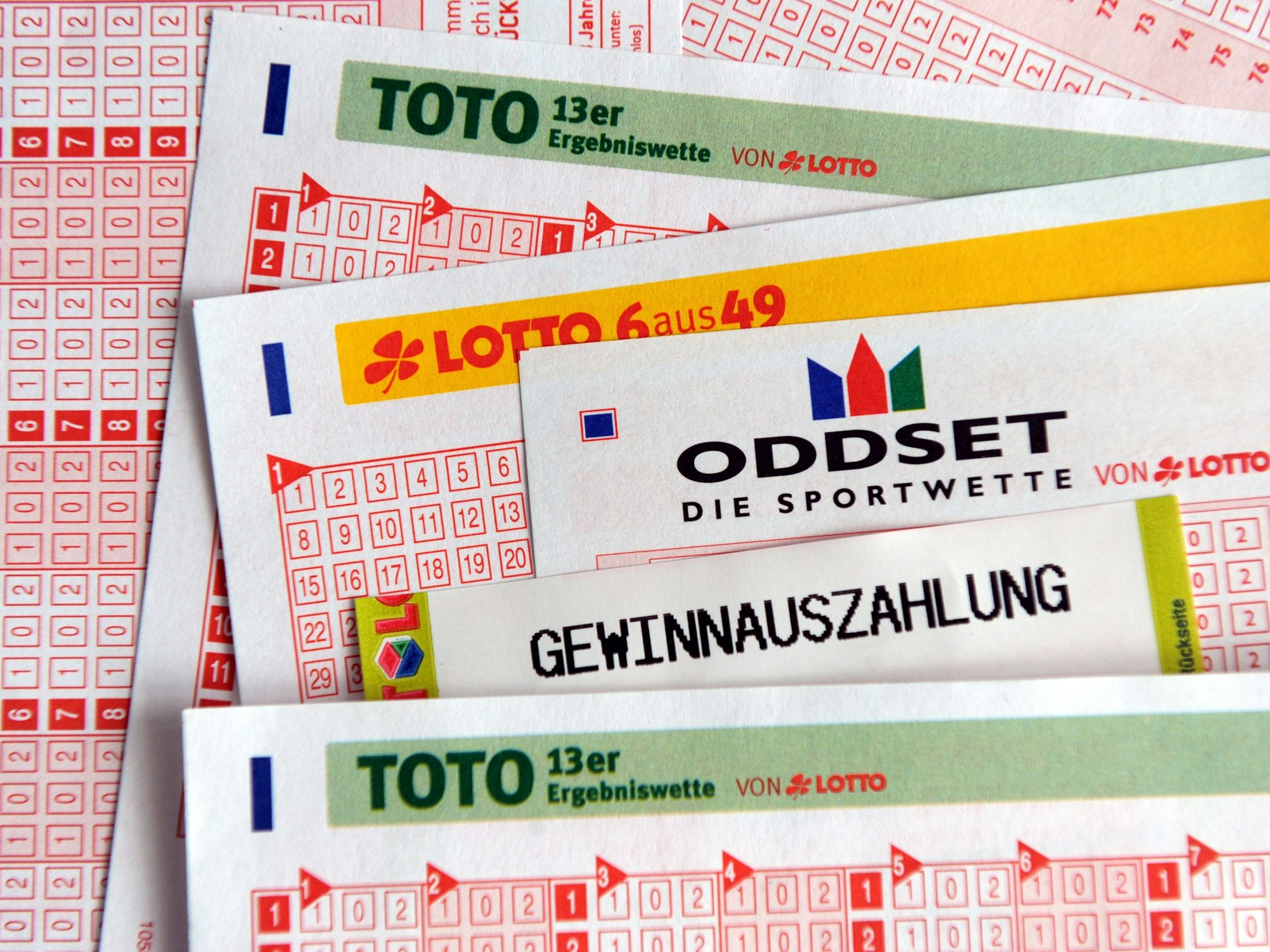 Spielscheine liegen in Düsseldorf aus, hier im September 2010. (Symbolfoto)