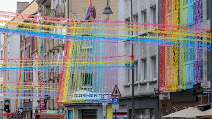 Das Ex Corner in der Schaafenstraße, hier vor Beginn des Cologne Pride im Sommer.



