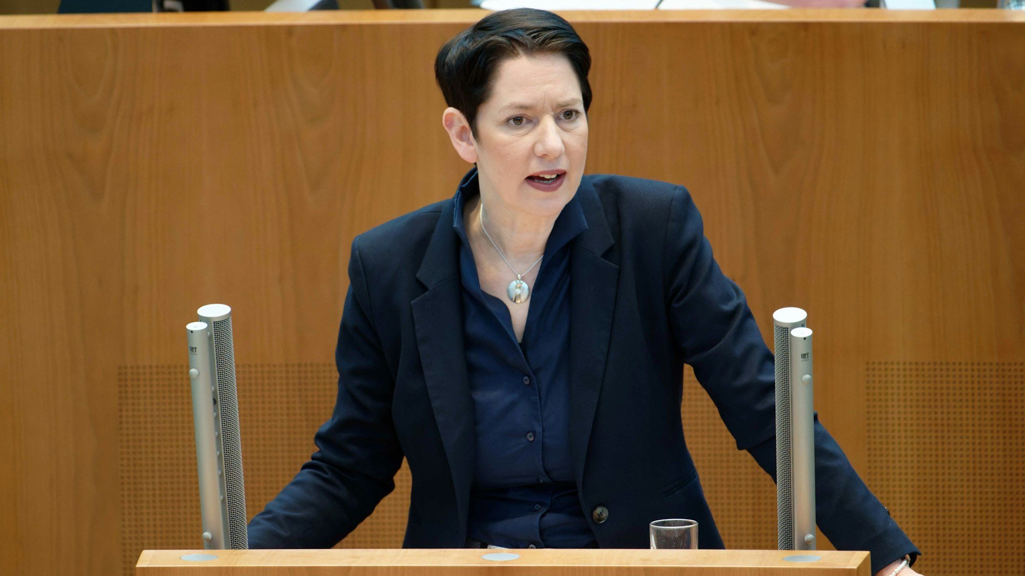 Silke Gorißen, Ministerin für Landwirtschaft und Verbraucherschutz (CDU), lässt durch einen Kassenbsturz klären, wieviel Geld es noch für die Wiederbewaldung in NRW gibt.