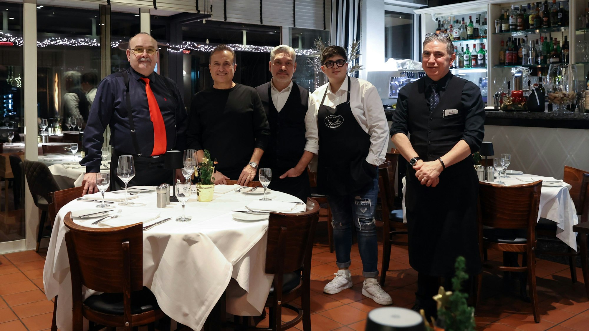 Michele di Rosa (2.v.l.) und sein Team im Restaurant Tullio