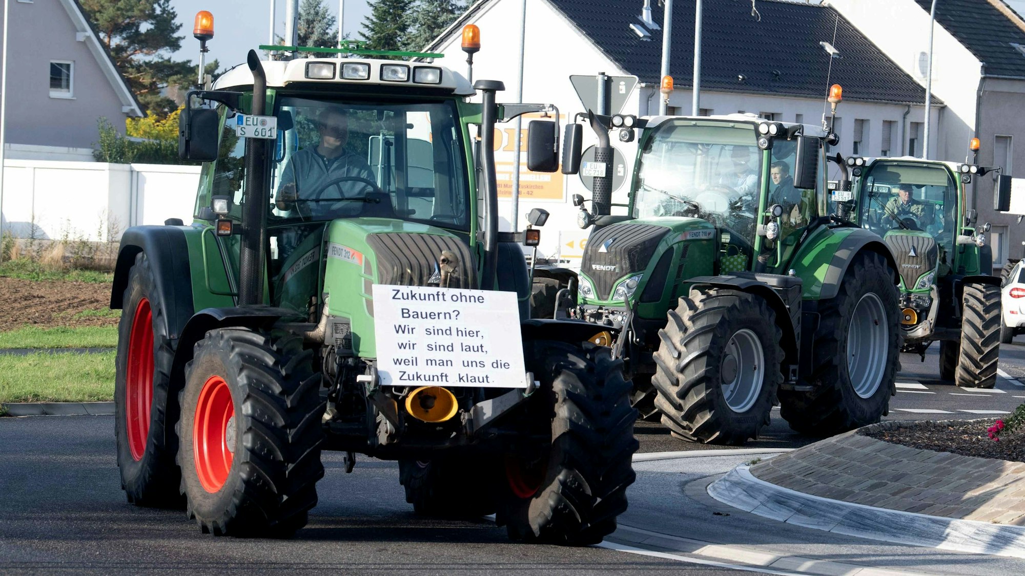 Das Bild zeigt einen Protest der Landwirte in Kuchenheim.