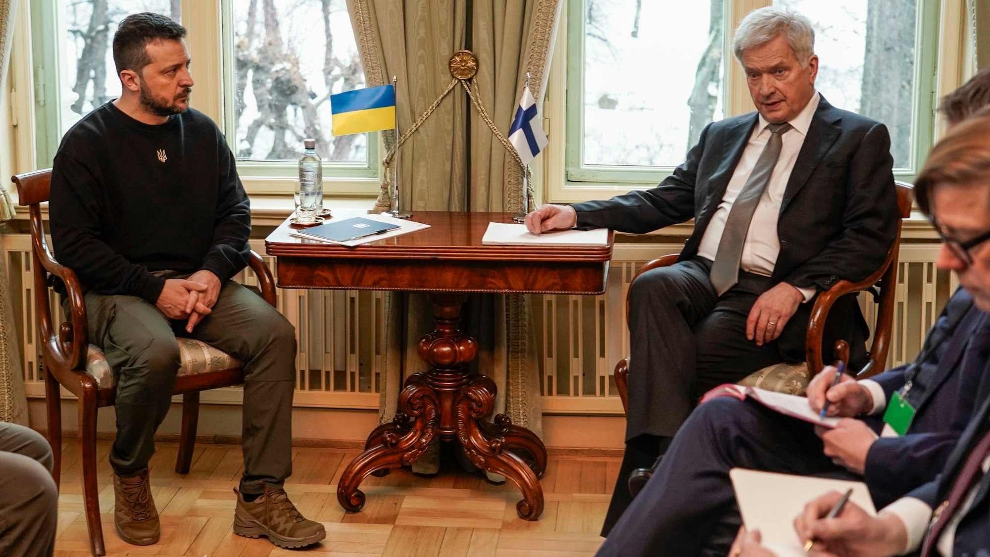 Der ukrainische Präsident Wolodymyr Selenskyj (links) und der finnische Präsident Sauli Niinistö Mitte Dezember während eines Gipfeltreffens in Oslo.