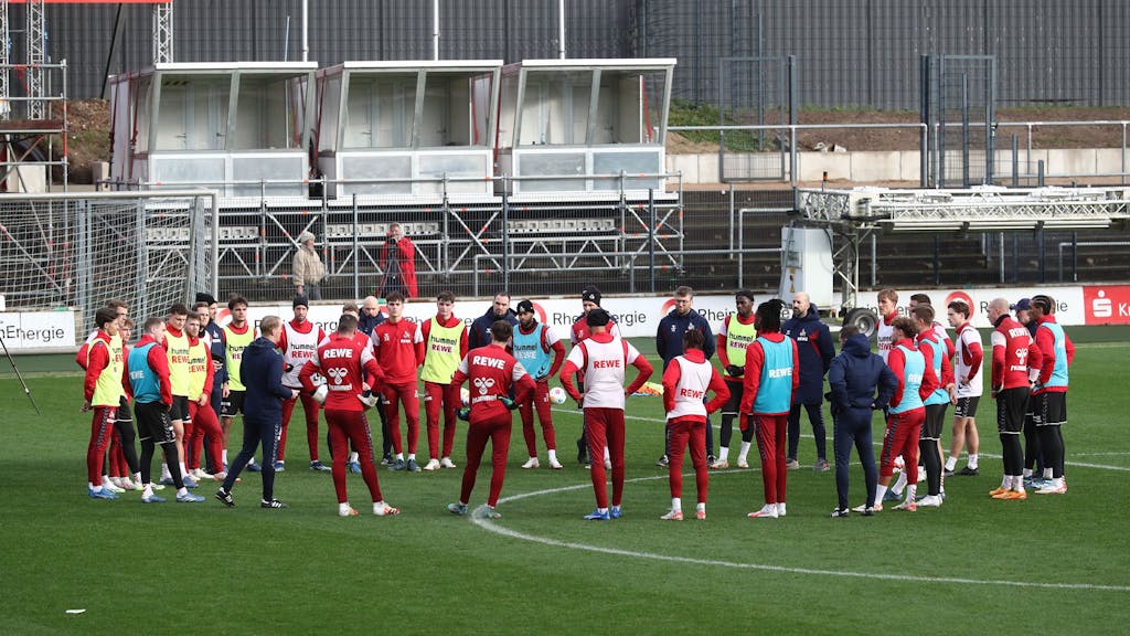 Die Mannschaft des 1. FC Köln beim Training m 4. Januar 2024.
