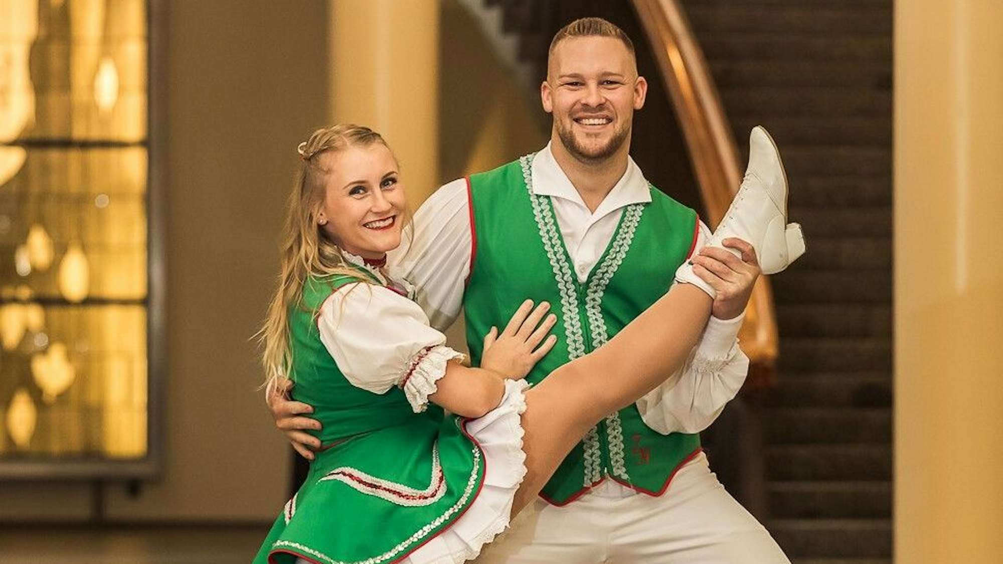 Annika Strunk und Chris Höller von der Tanzgruppe Zunft-Müüs der KKG Fidele Zunftbrüder.